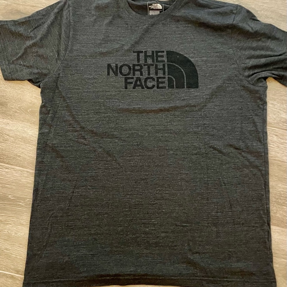 Mens The North Face t-shirt